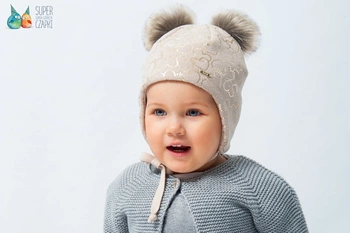 BROEL Obi czapka dla dziewczynki dwa pompony serduszka beżowa